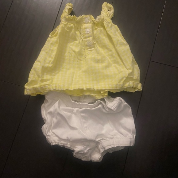 Carter’s 2-Piece Flutter Tank & Twill Short Set in yellow gingham size 9M - Picture 2 of 8